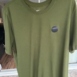 The nike tee, color green , size L
